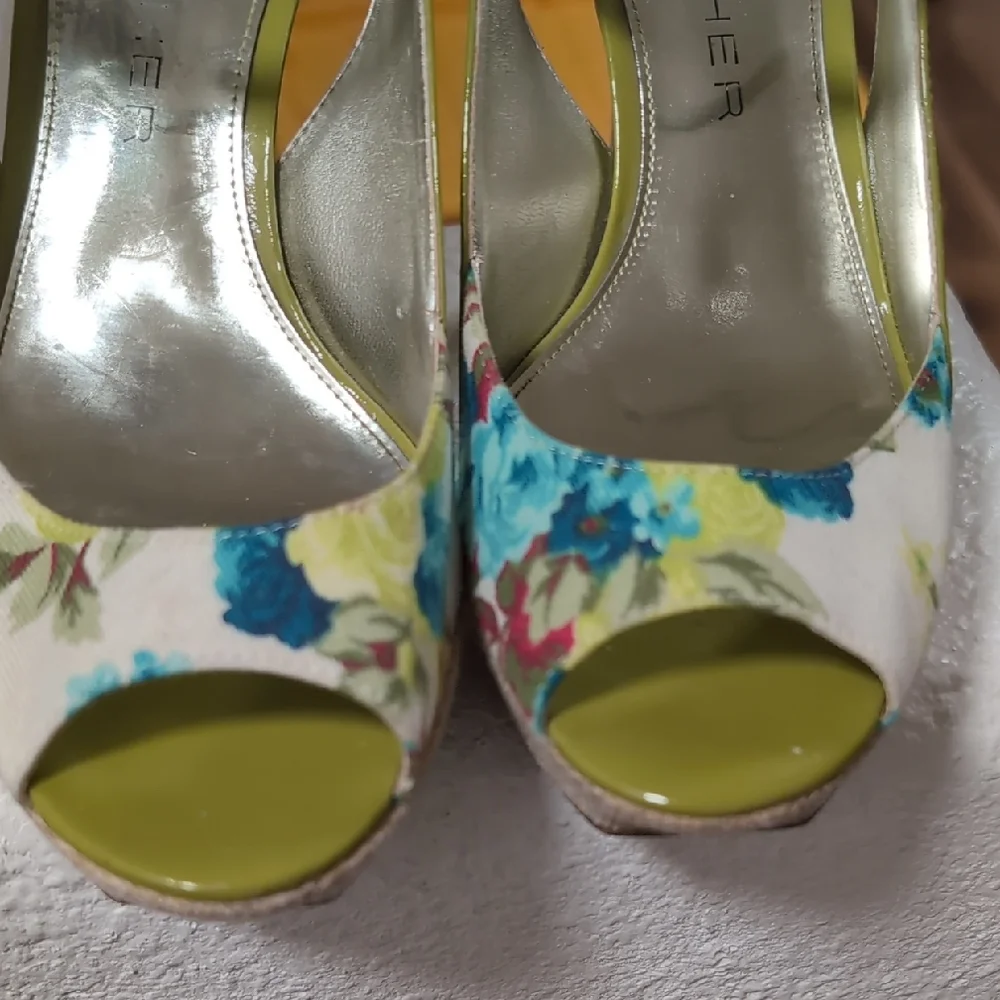 Marc Fisher Olive Floral Peep-Toe Heels - Picture 6 of 6